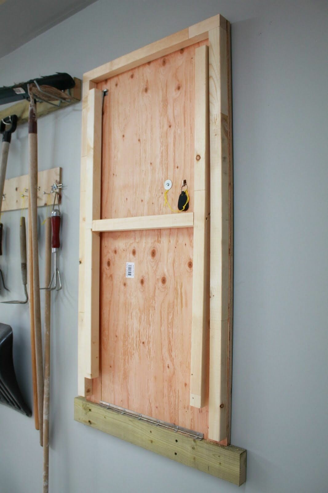 Wall Mounted Folding Workbench | Fold Down Workbench Plans Free | Collapsable Workbench